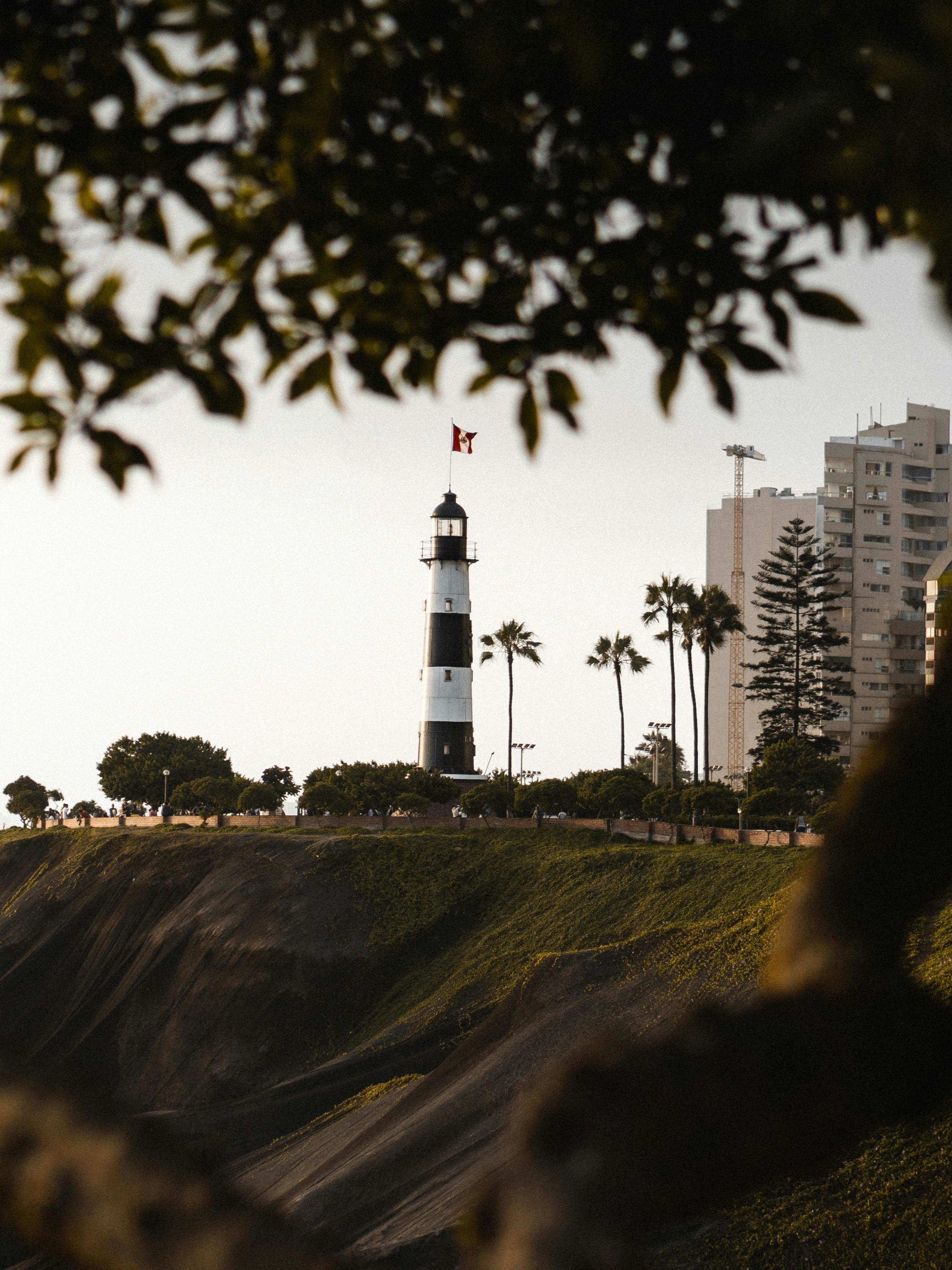 Torre Del Faro Blanco Junto Al Mar